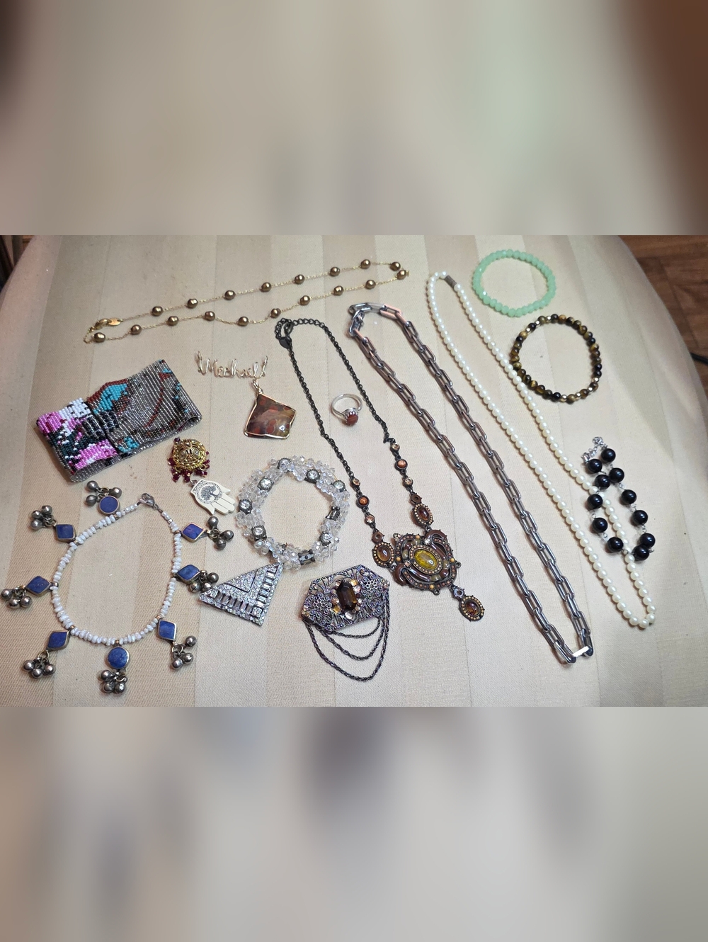 LOT OF VINTAGE JEWELRY, SOME STERLING,LAPIS AND GENUINE PEARLS. KEEP OR RESELL